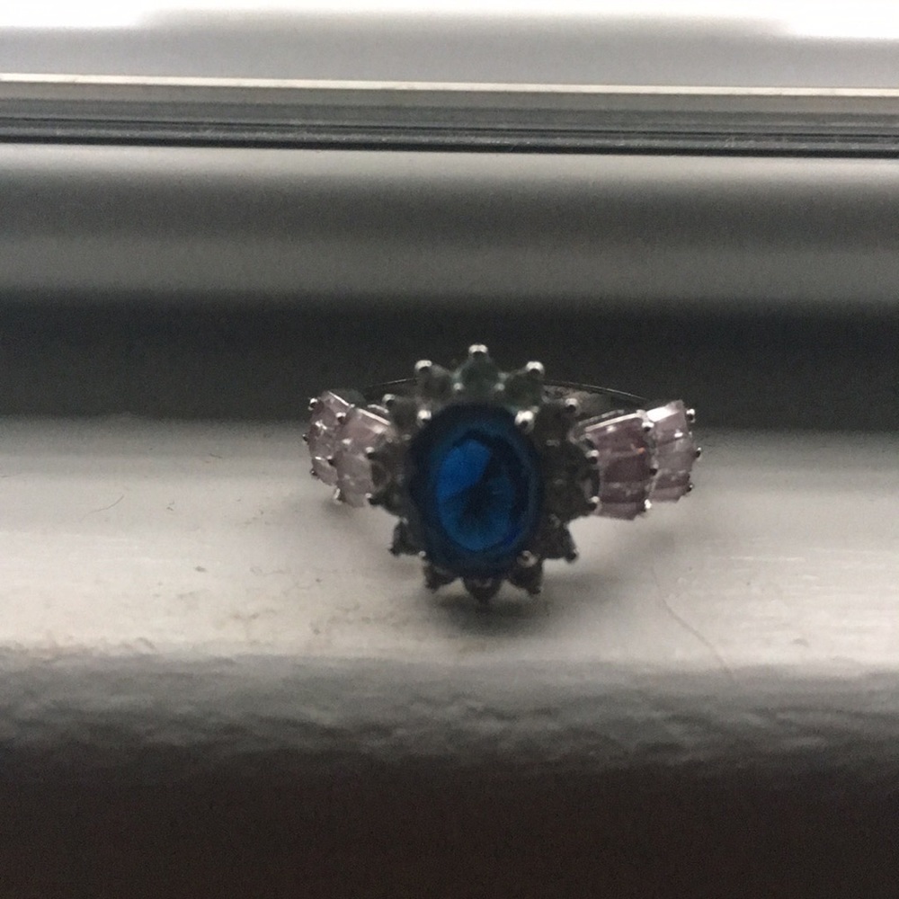 Silver Ring - Picture 5 of 7